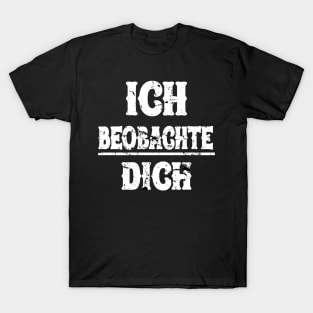 Ich Beobachte Dich Lustige Sprüche T-Shirt